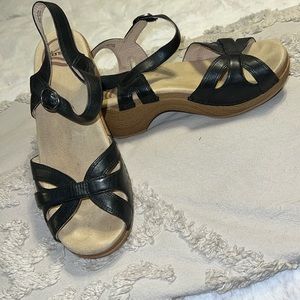 Like New Dansko Comfortable Clog Sandals Size 6.5